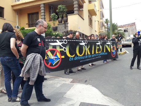 Protestors-against-cuts_1PJnLyX.width-800